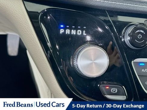 Used 2023 Chrysler Pacifica Limited FWD image 24
