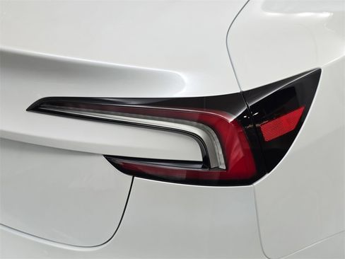 Used 2025 Tesla Model 3 Long Range image 31