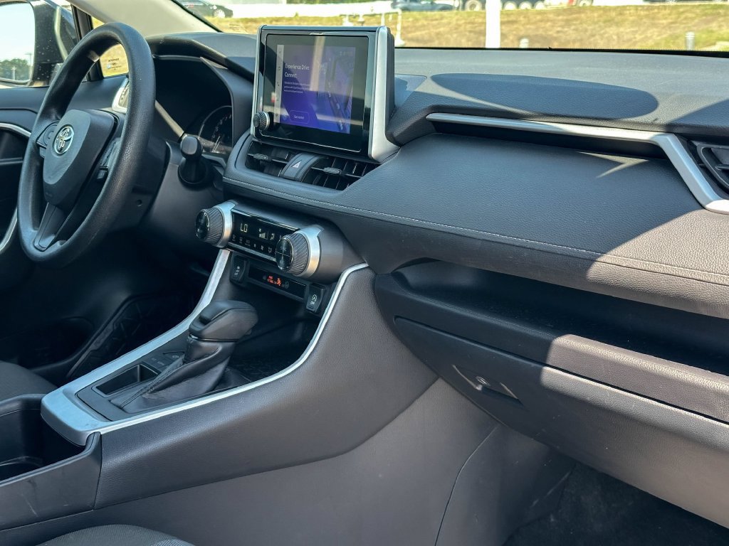 Used 2025 Toyota RAV4 XLE FWD image 21