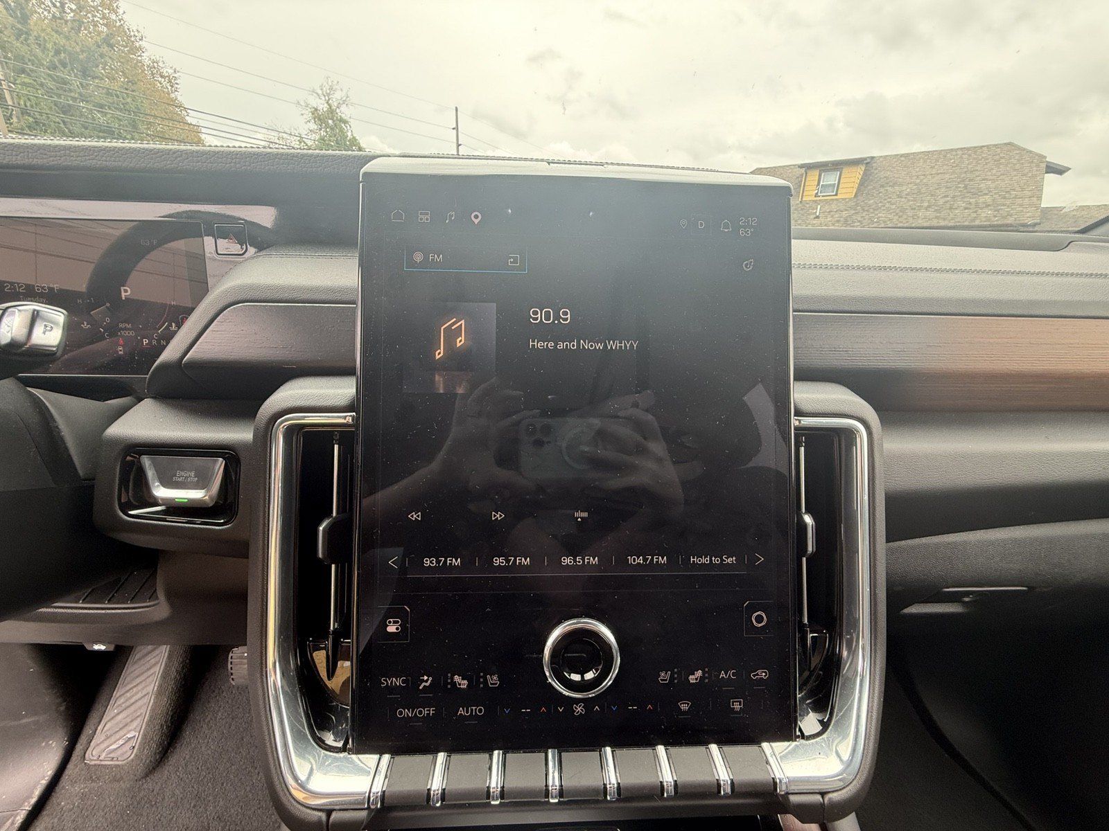 Used 2025 GMC Yukon Denali AWD/4WD image 11