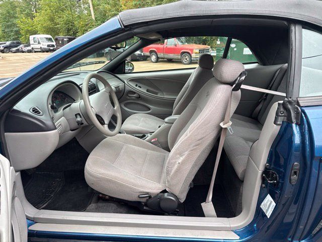 Used 1999 Ford Mustang Convertible RWD image 10