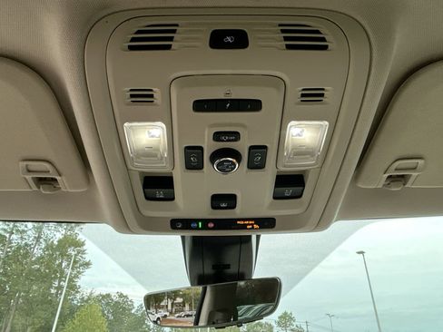 Used 2021 GMC Yukon XL Denali w/ Denali Premium Package image 29