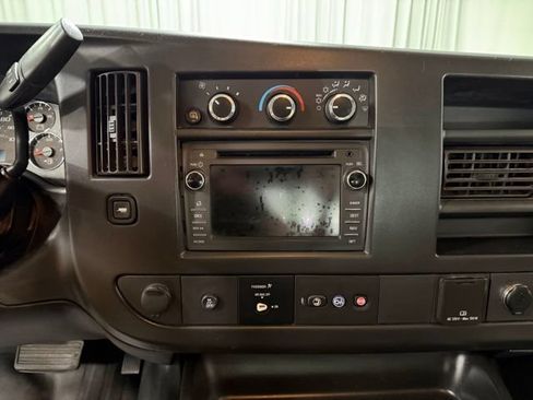 Used 2017 Chevrolet Express 2500 RWD image 12