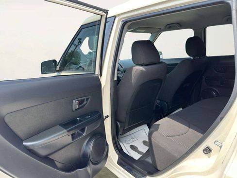 Used 2012 Kia Soul FWD image 16