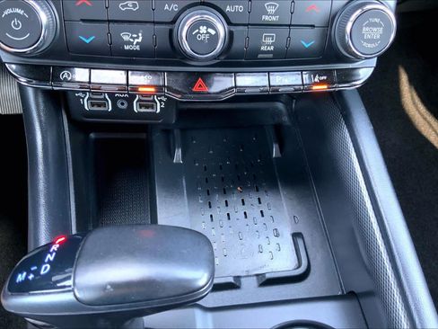 Used 2025 Dodge Durango GT AWD/4WD image 34