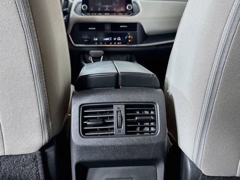 Used 2023 Nissan Rogue SV FWD image 31