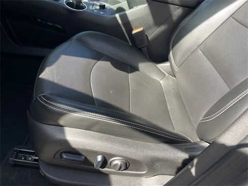 Used 2024 GMC Terrain SLT image 12