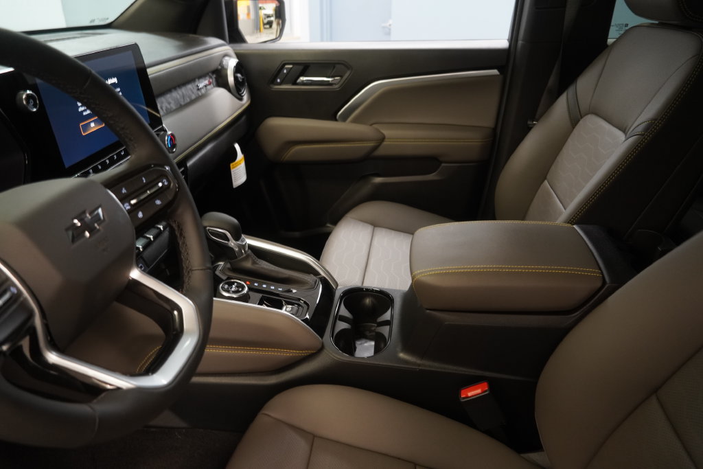 New 2026 Chevrolet Colorado ZR2 w/ Technology Package AWD/4WD image 8