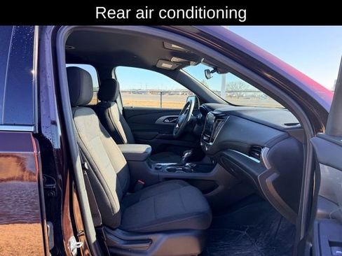 Used 2023 Chevrolet Traverse LT image 10