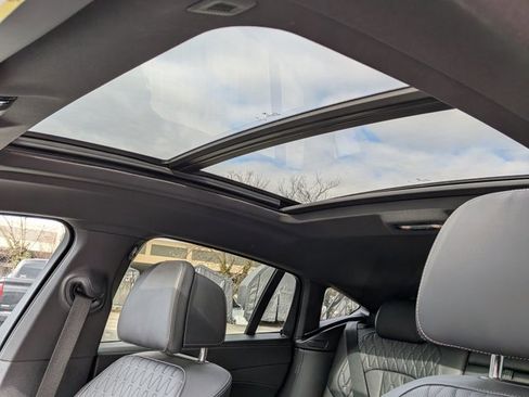 Certified 2025 BMW X6 xDrive40i w/ Climate Comfort Package image 18