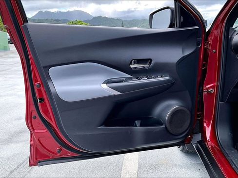 Used 2024 Nissan Kicks SR w/ SR Premium Package FWD image 18