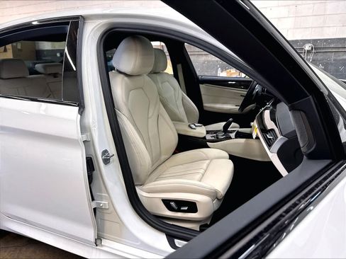 Used 2023 BMW 540i w/ M Sport Package RWD image 9