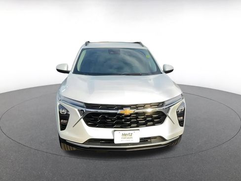 Used 2025 Chevrolet Trax LT w/ LT Convenience Package image 4