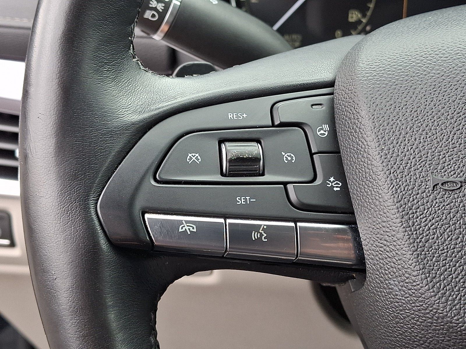 Used 2021 Cadillac XT4 Luxury w/ Cold Weather Package FWD image 21