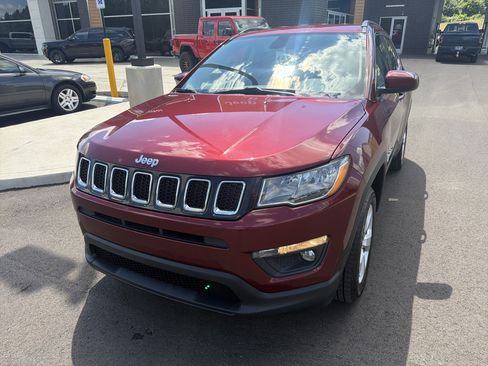Used 2021 Jeep Compass Latitude AWD/4WD image 3