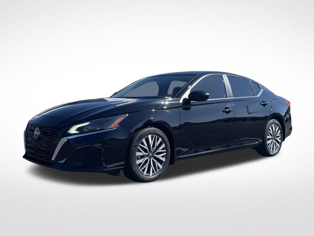 Used 2024 Nissan Altima 2.5 SV FWD image 3