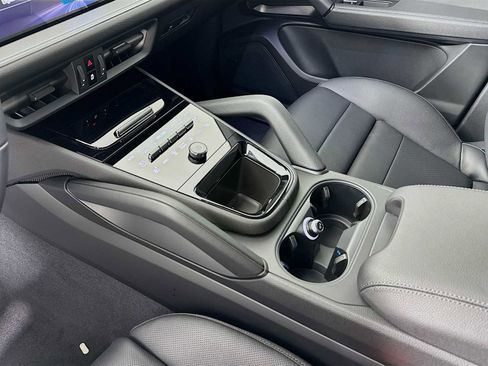 New 2026 Porsche Cayenne image 20