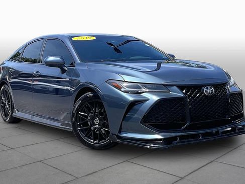 Used 2019 Toyota Avalon Limited FWD image 3