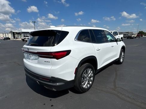 Used 2025 Buick Enclave Preferred AWD/4WD image 3