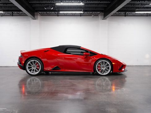 Used 2023 Lamborghini Huracan EVO image 21