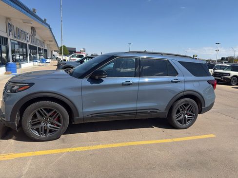 Used 2025 Ford Explorer ST AWD/4WD image 11