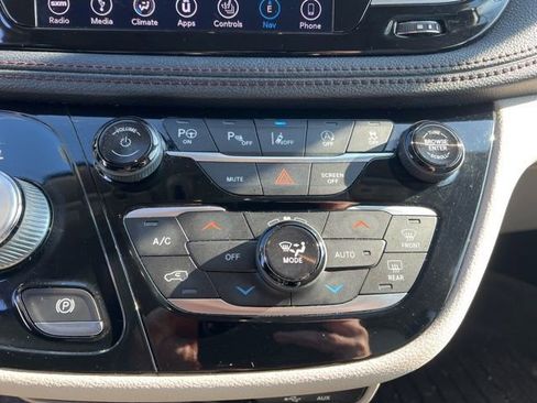 Used 2019 Chrysler Pacifica Limited w/ Tire & Wheel Group image 22