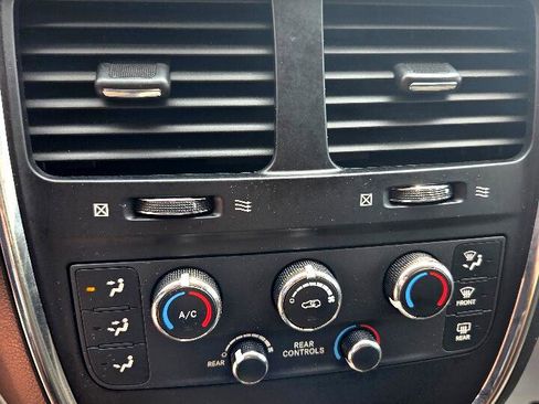Used 2013 Dodge Grand Caravan SXT image 20
