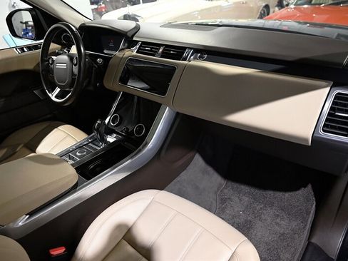 Used 2020 Land Rover Range Rover Sport SE image 18