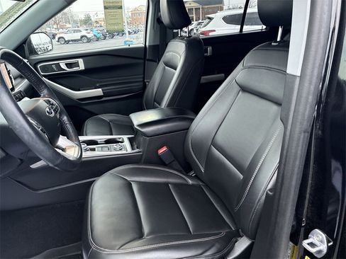 Used 2023 Ford Explorer XLT w/ Equipment Group 202A image 11