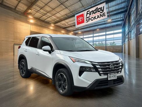 Used 2025 Nissan Rogue SV AWD/4WD image 3