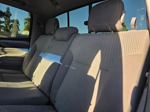 Used 2015 Toyota Tacoma PreRunner w/ SR5 Package RWD image 17