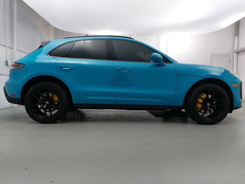 Used 2022 Porsche Macan w/ Premium Package Plus image 8
