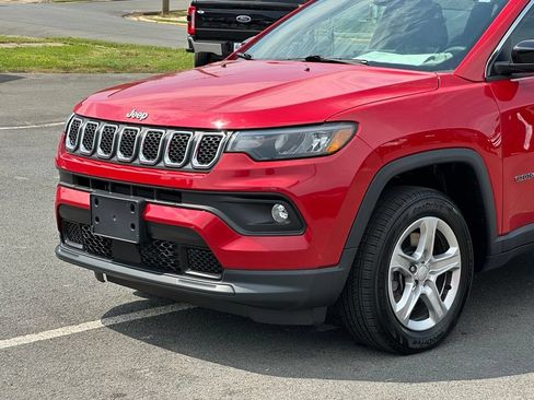 Used 2023 Jeep Compass Latitude w/ Convenience Group AWD/4WD image 34