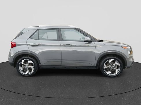 Certified 2022 Hyundai Venue SEL image 9