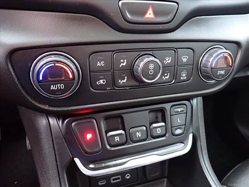 Used 2021 GMC Terrain SLT w/ Infotainment Package II AWD/4WD image 22