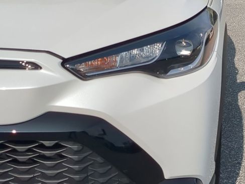 Used 2023 Toyota Corolla Cross SE image 18