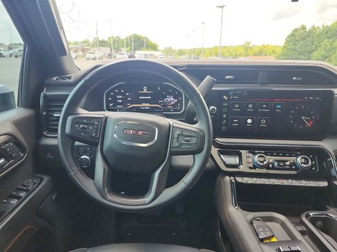Used 2024 GMC Sierra 2500 AT4 w/ AT4 Premium Plus Package AWD/4WD image 17
