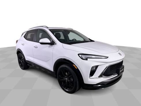 Used 2024 Buick Encore GX Sport Touring image 2