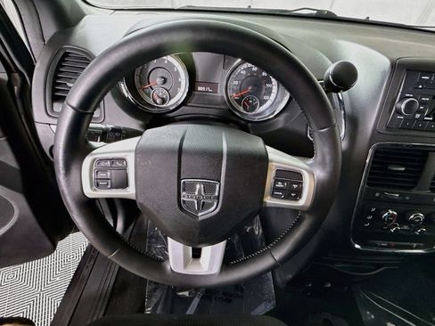 Used 2015 Dodge Grand Caravan SE w/ Quick Order Package 29E SE FWD image 17