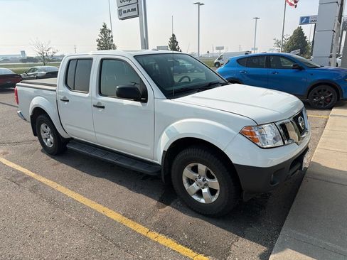 Used 2015 Nissan Frontier SV w/ SV Value Truck Package AWD/4WD image 2