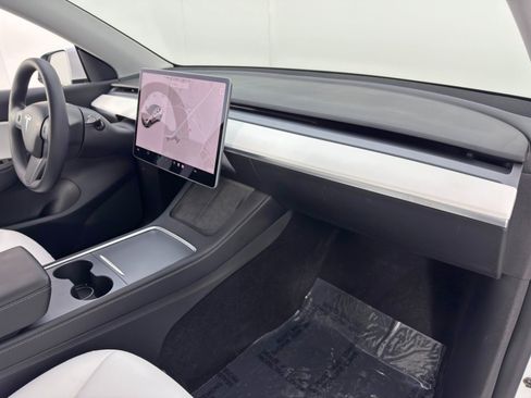 Used 2021 Tesla Model Y Long Range image 15