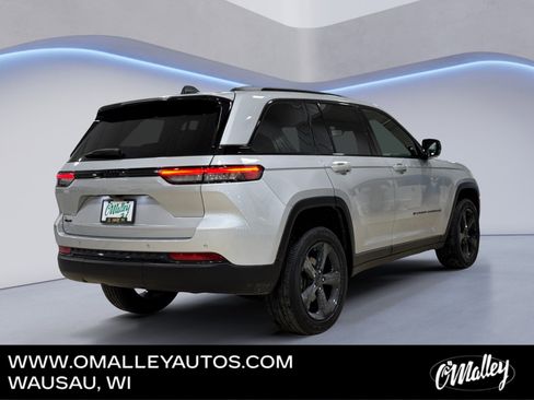 Used 2023 Jeep Grand Cherokee Altitude image 5