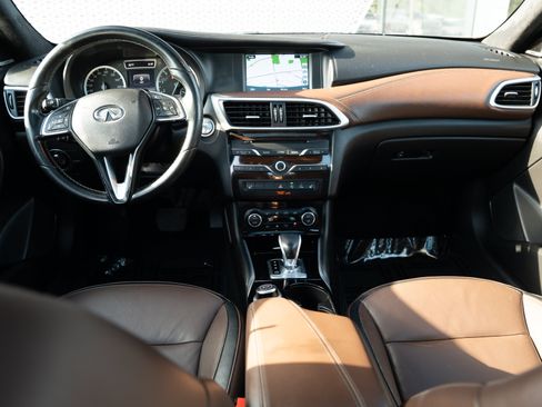 Used 2018 INFINITI QX30 Premium w/ Navigation Package AWD/4WD image 8