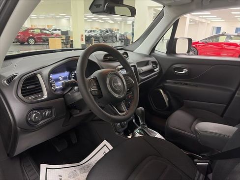 Used 2022 Jeep Renegade Latitude image 13