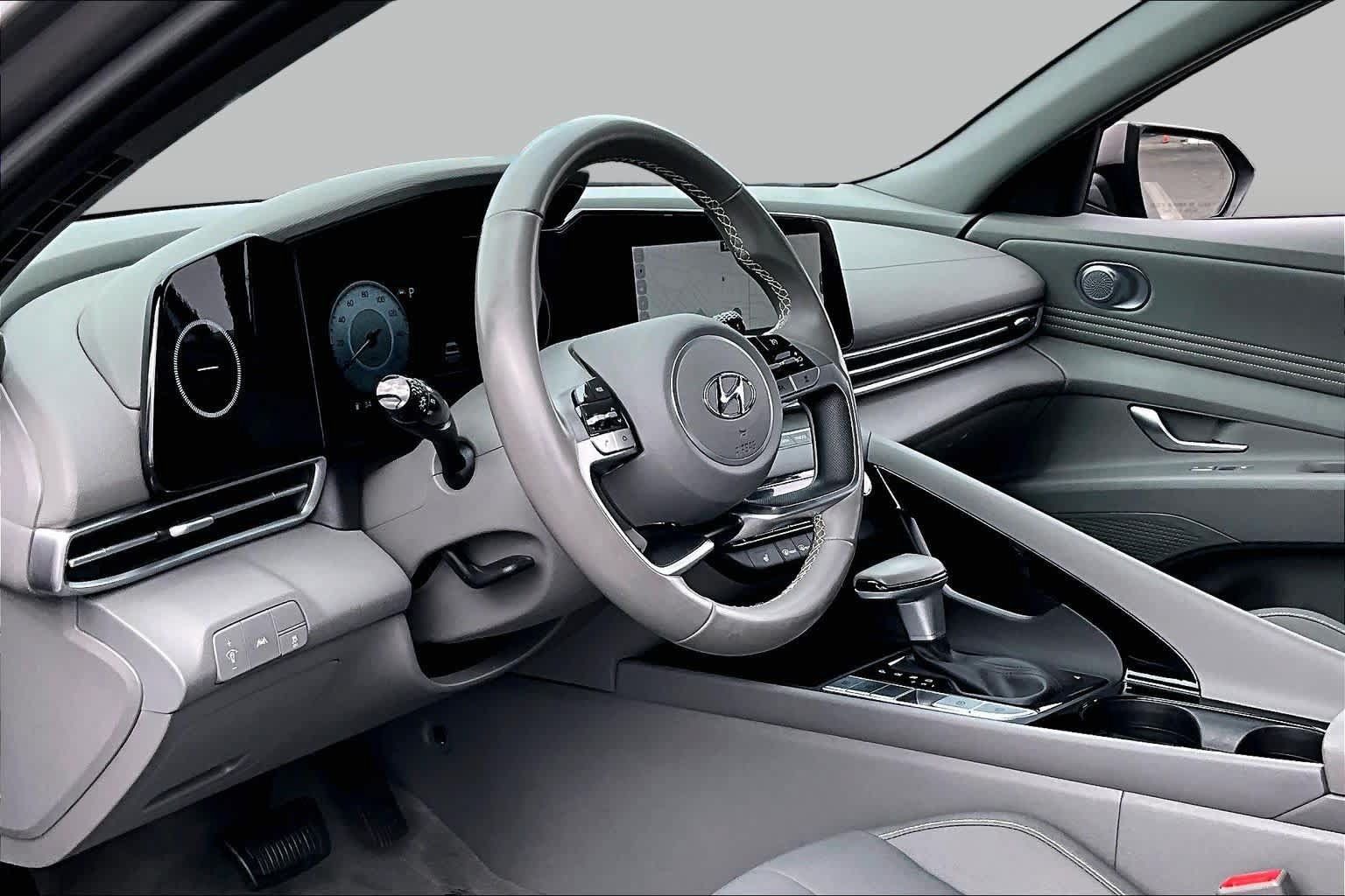 Used 2023 Hyundai Elantra SEL w/ Convenience Package FWD image 17