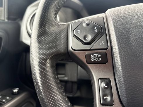Used 2018 Toyota Tacoma TRD Sport AWD/4WD image 14