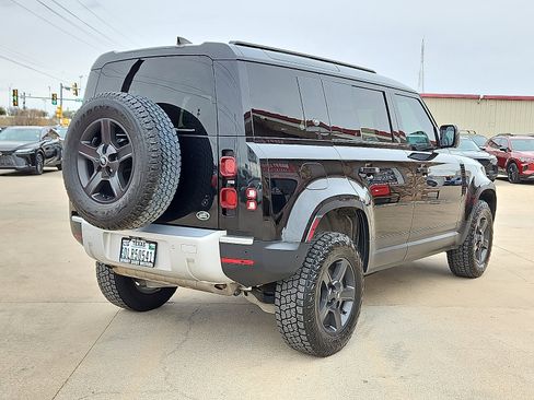 Used 2023 Land Rover Defender 110 image 3