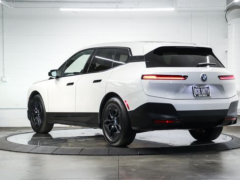 Used 2024 BMW iX xDrive50 AWD/4WD image 4