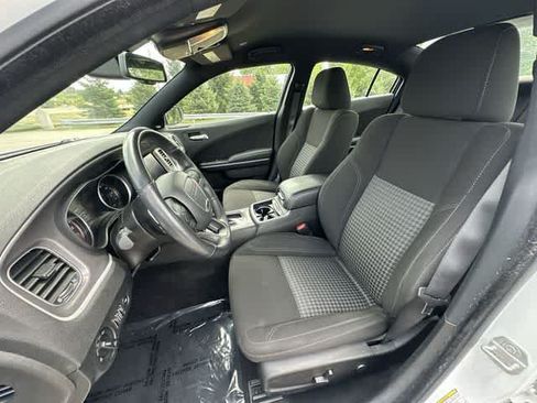 Used 2022 Dodge Charger SXT w/ Cold Weather Package AWD/4WD image 17