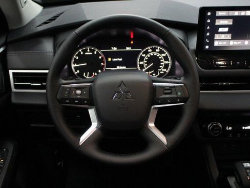 New 2026 Mitsubishi Outlander SE image 21